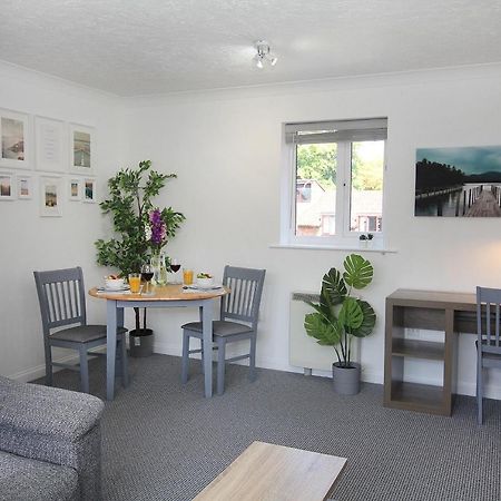 Chipad Mono - Quality City Centre Apartment, With Free Parking Space Chichester Exterior photo