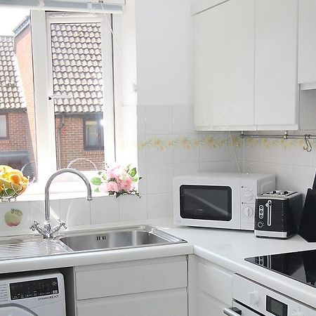 Chipad Mono - Quality City Centre Apartment, With Free Parking Space Chichester Exterior photo
