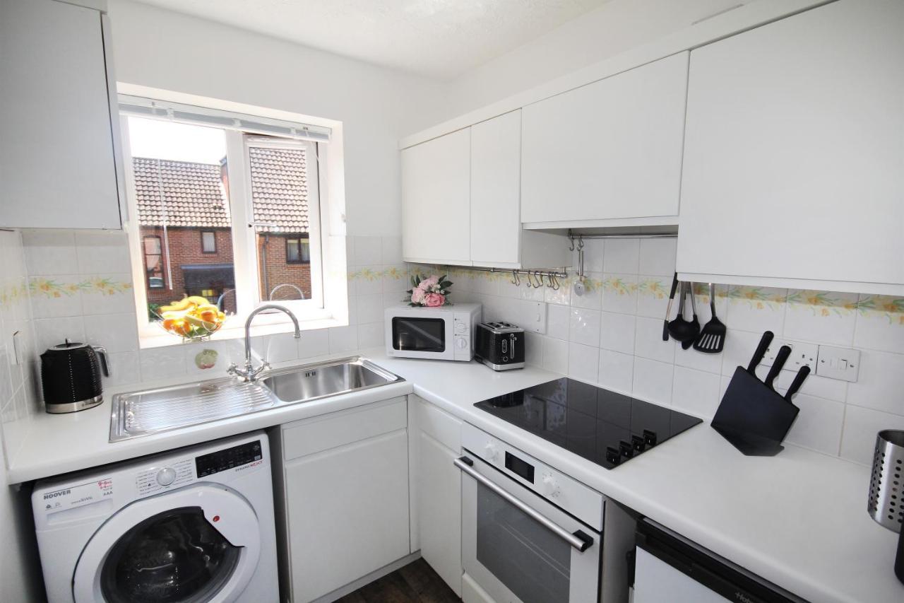 Chipad Mono - Quality City Centre Apartment, With Free Parking Space Chichester Exterior photo