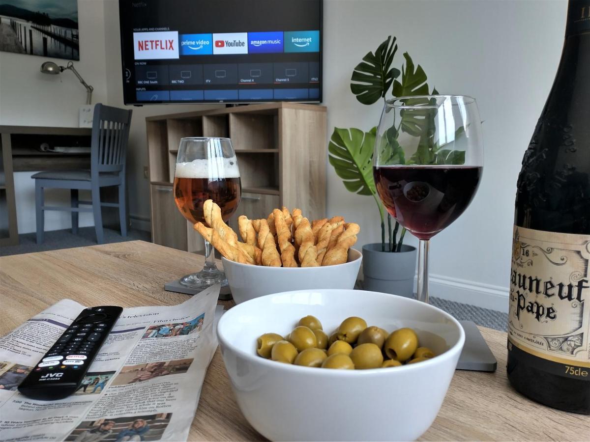 Chipad Mono - Quality City Centre Apartment, With Free Parking Space Chichester Exterior photo